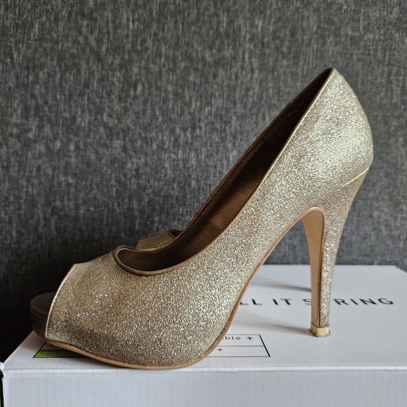 Gold peep toe pumps - Picture 5 of 6